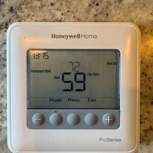 Honeywell Home ProSeries TH4110U2005‎ T4 Pro Programmable Thermostat